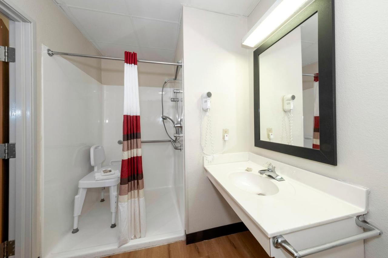 Deluxe King Room - Disability Access/Roll-in Shower Non-Smoking at Spark by Hilton St. Robert Fort Leonard Wood