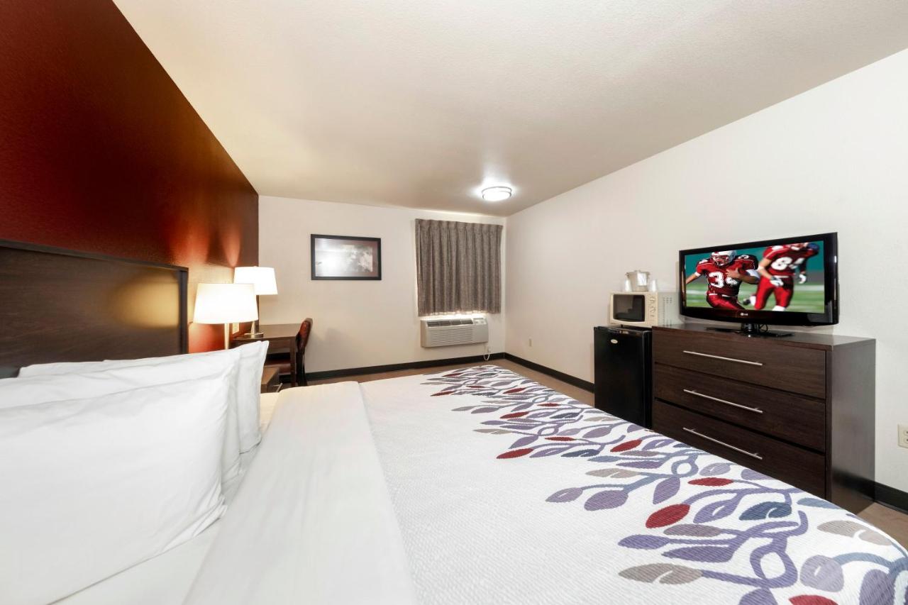 Standard King Room - Non-Smoking at Spark by Hilton St. Robert Fort Leonard Wood