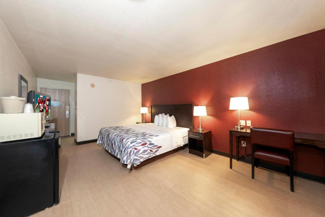 Standard King Room - Non-Smoking at Spark by Hilton St. Robert Fort Leonard Wood