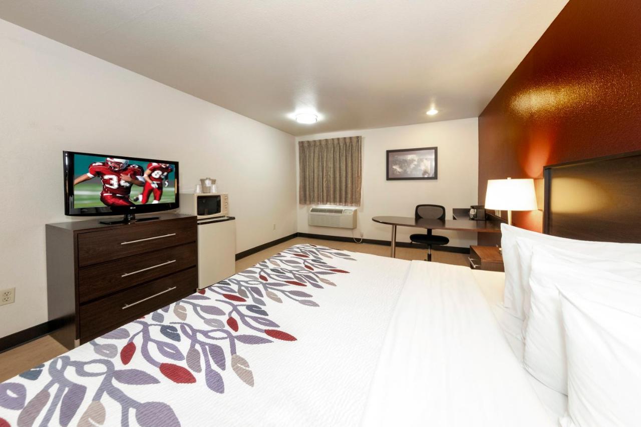 Superior King Room - Non-Smoking at Spark by Hilton St. Robert Fort Leonard Wood