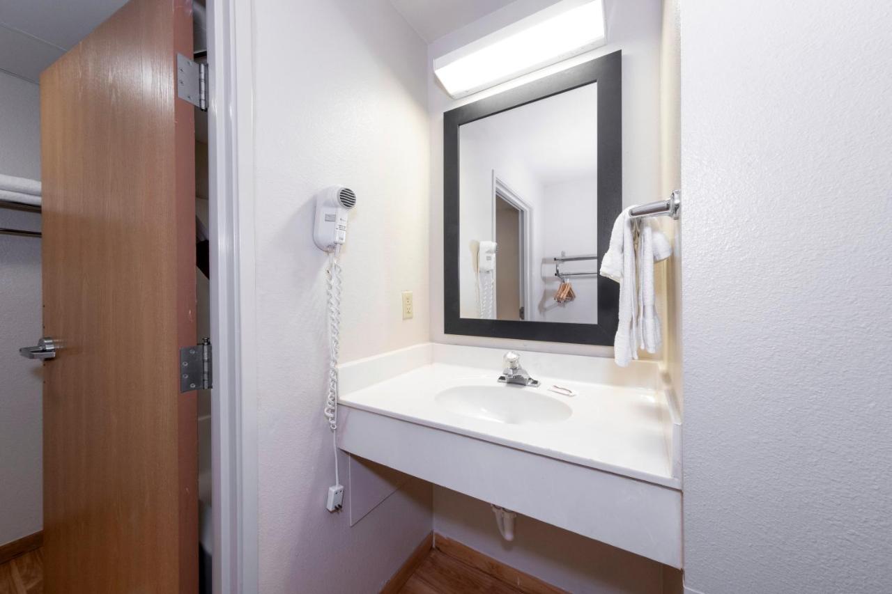 Standard King Room - Non-Smoking at Spark by Hilton St. Robert Fort Leonard Wood