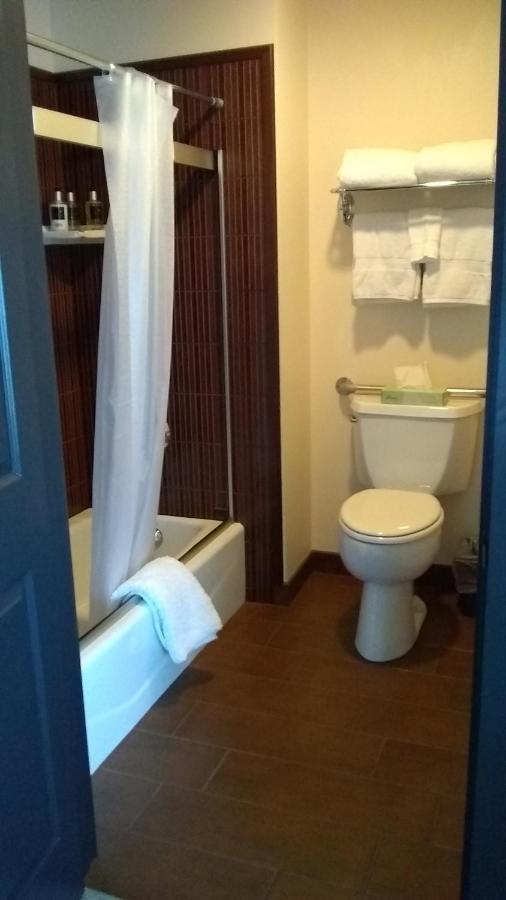 | Noyo Harbor Inn