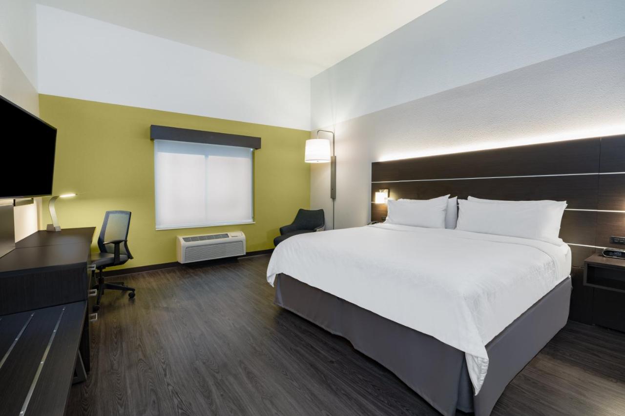 King Room - Non-Smoking at Holiday Inn Express & Suites Trinidad by IHG