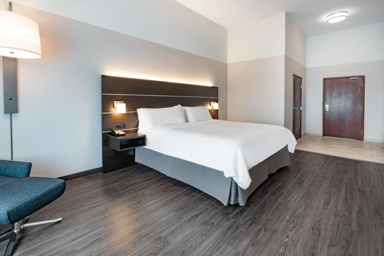 King Room - Non-Smoking at Holiday Inn Express & Suites Trinidad by IHG