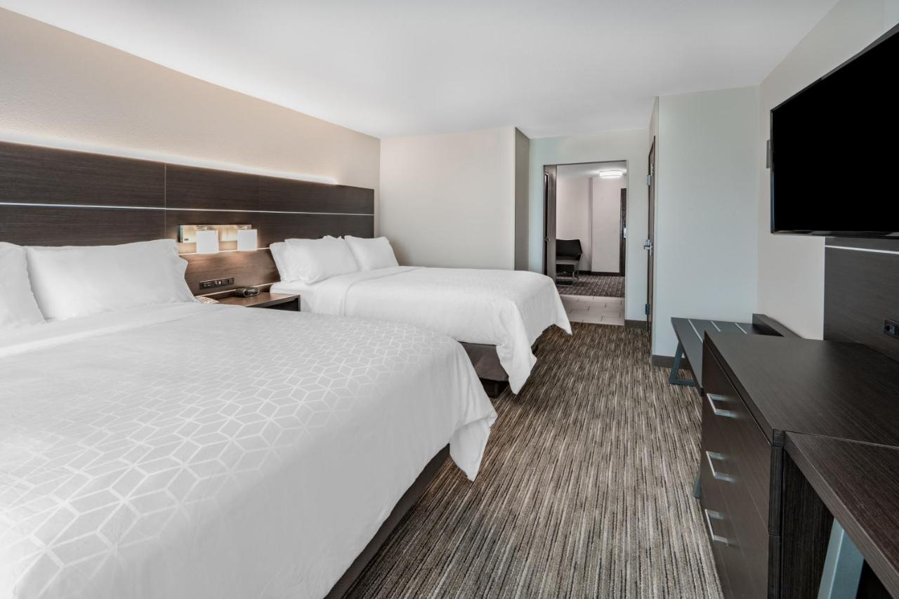 Queen Suite at Holiday Inn Express & Suites Trinidad by IHG