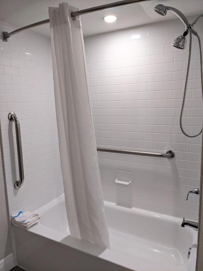 King Room with City View - Accessible/Non-Smoking at Inn on Destin Harbor, an Ascend Collection Hotel
