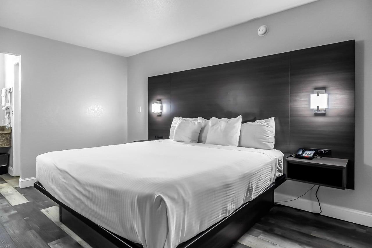 King Room at SureStay Hotel by Best Western Oklahoma City West
