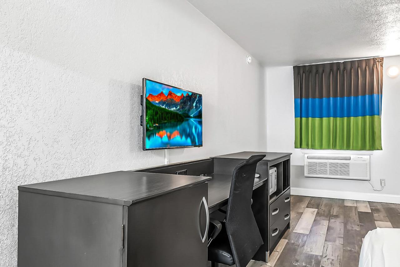King Room with Roll-In Shower - Disability Access at SureStay Hotel by Best Western Oklahoma City West