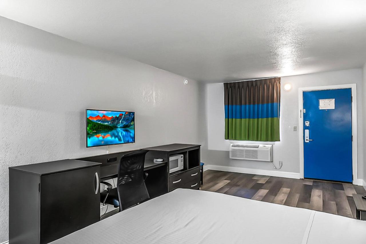 King Room with Roll-In Shower - Disability Access at SureStay Hotel by Best Western Oklahoma City West