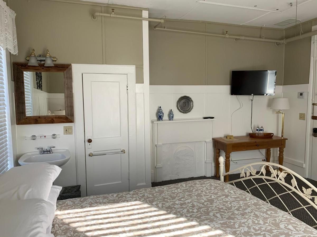 Standard Queen Room at Woodbridge Inn & Tavern