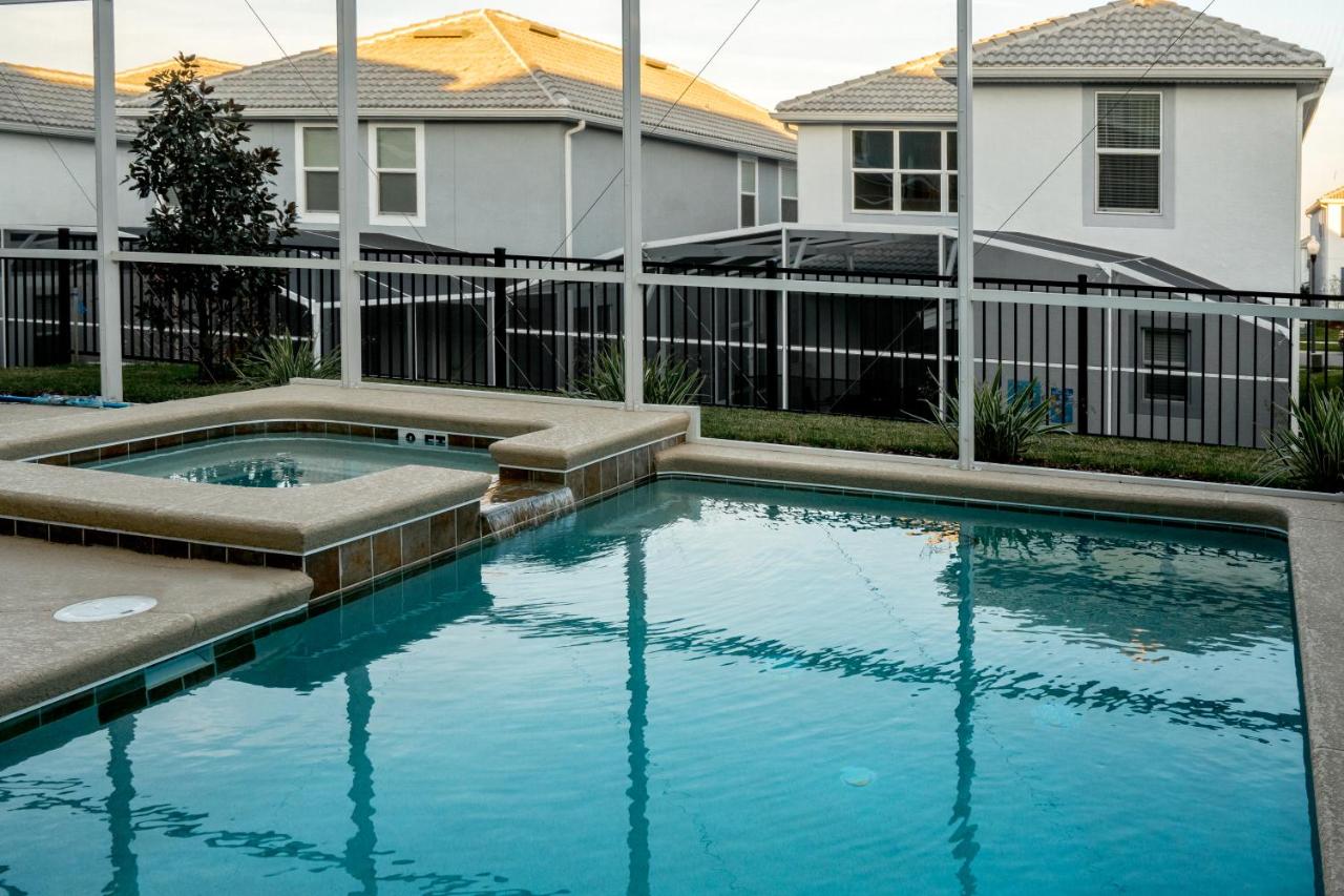  | Luxury villa equipped with Club House ,Golf ,Gym, Wet Park 5 R near Disney