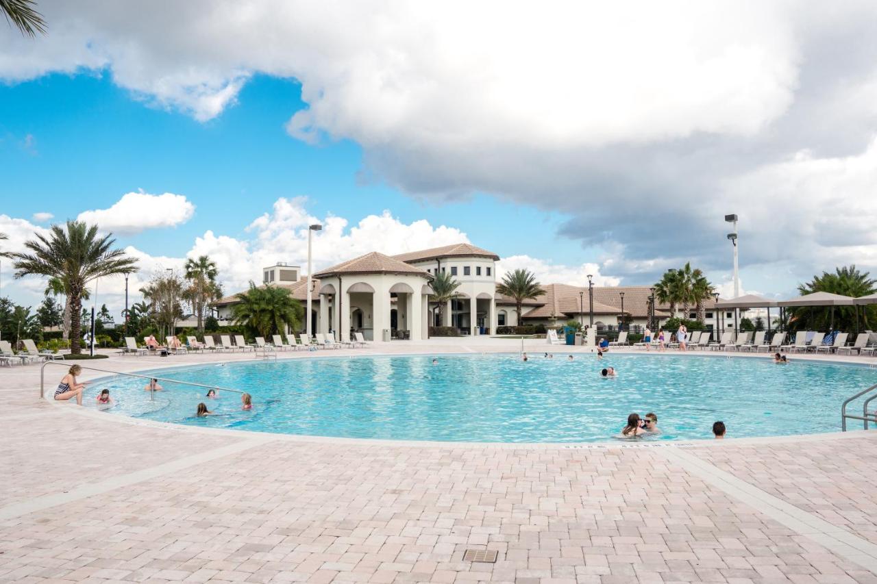 | Luxury villa equipped with Club House ,Golf ,Gym, Wet Park 5 R near Disney