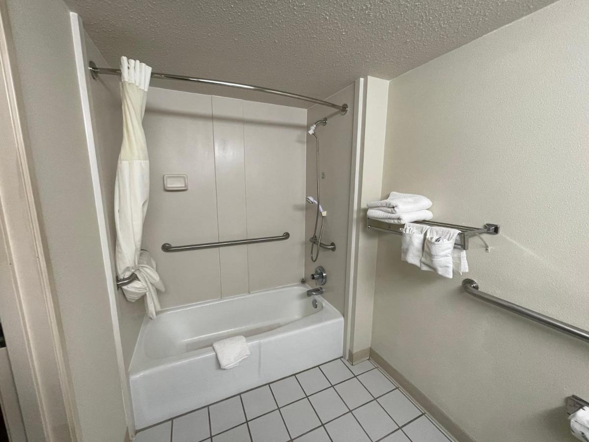 King Room - Accessible/Non-Smoking at Quality Inn Fort Smith I-540