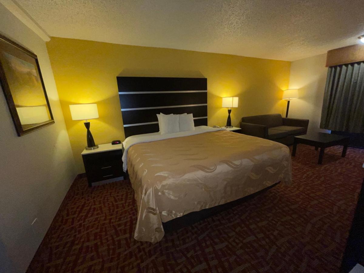 King Room with Sofa Bed - Smoking at Quality Inn Fort Smith I-540