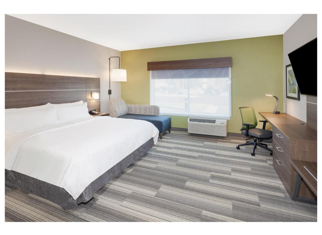 King Room - Mobility Access Tub - Non-Smoking at Holiday Inn Express & Suites Hudson I-94 by IHG