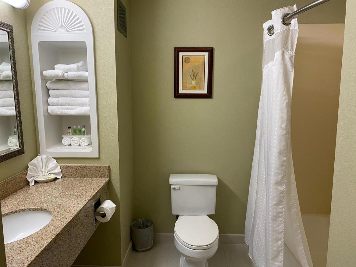 1 King Bed, Mobility Accessible Room, Bathtub w/ Grab Bars, Non-Smoking at Hotel Marguerite Anaheim/Garden Grove, Trademark Collection by Wyndham