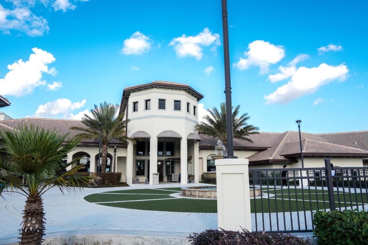  | Luxury villa equipped with Club House ,Golf ,Gym, Wet Park 5 R near Disney