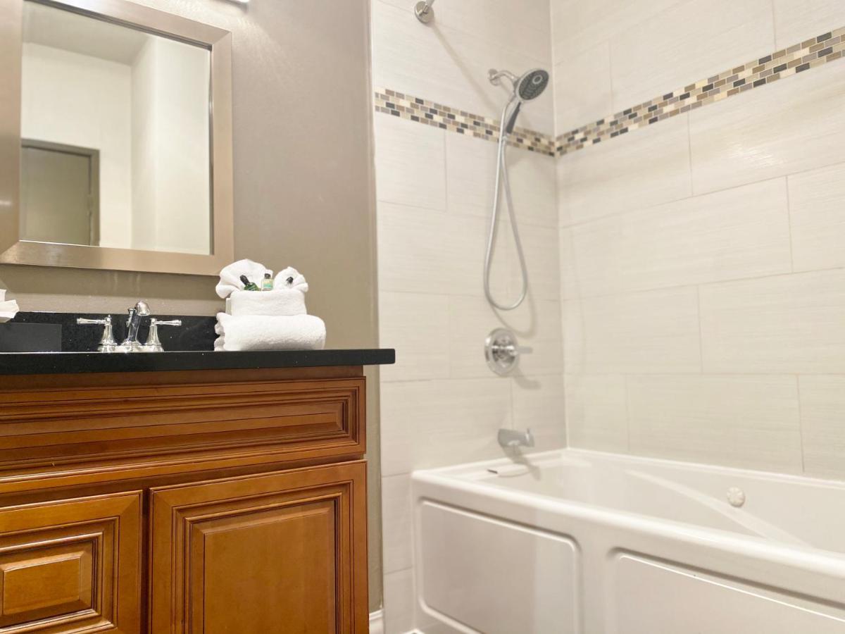| Redac Gateway Hotel In Torrance