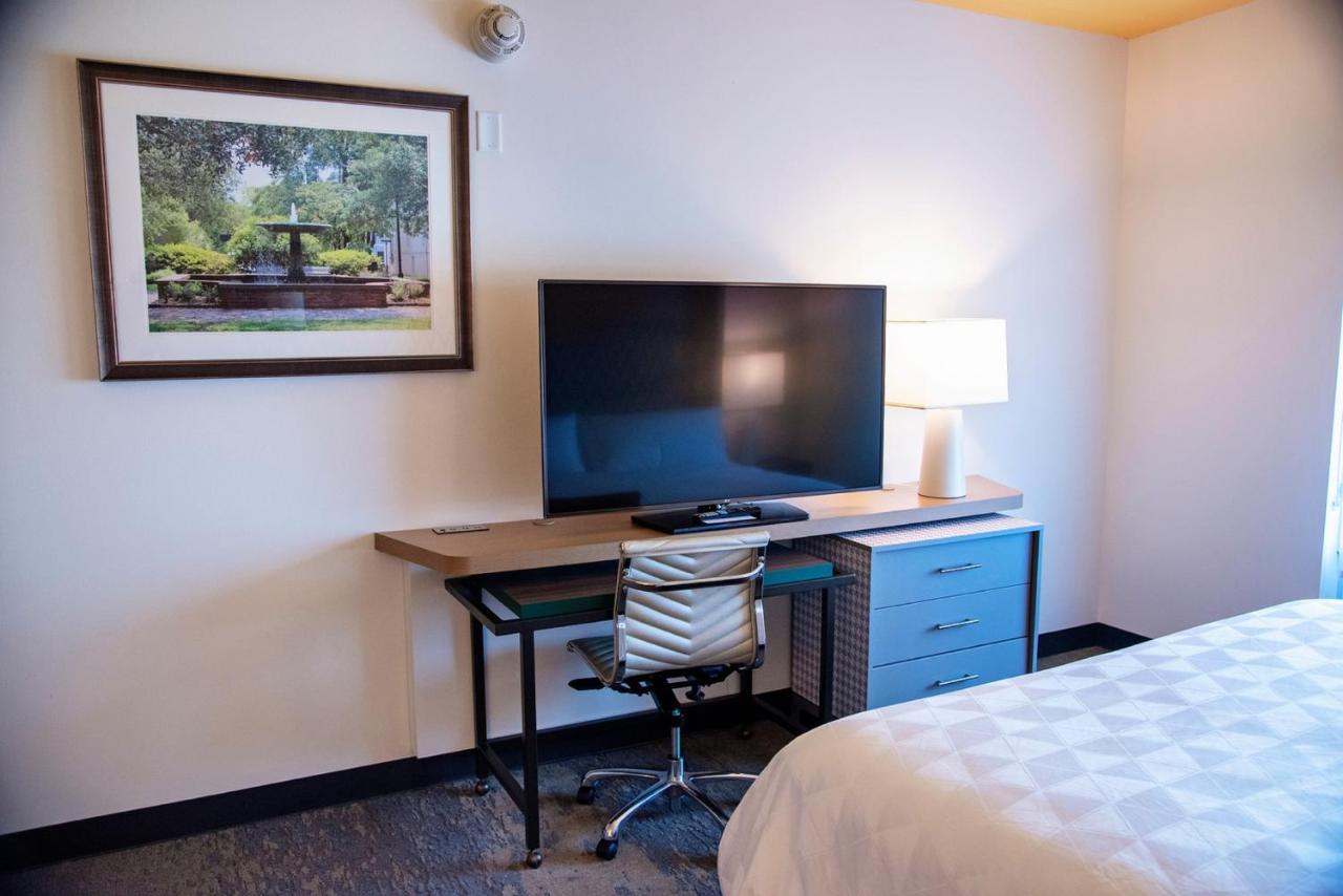  | Holiday Inn & Suites - Savannah Airport - Pooler, an IHG Hotel