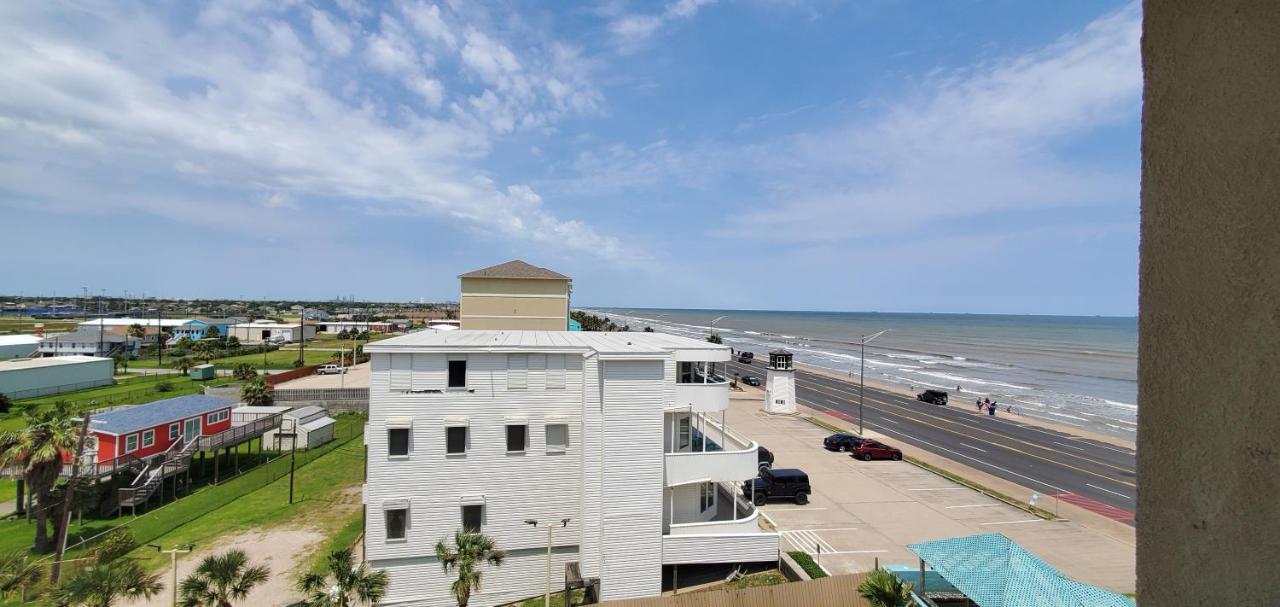 King Room at Holiday Inn Express & Suites Galveston West-Seawall by IHG