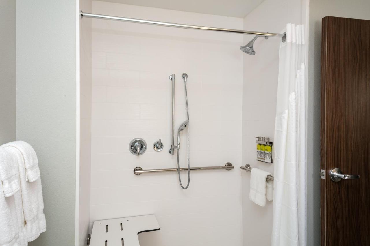 King Room - Mobility Access/Roll in Shower - Non-Smoking at Holiday Inn Express & Suites Bend South by IHG