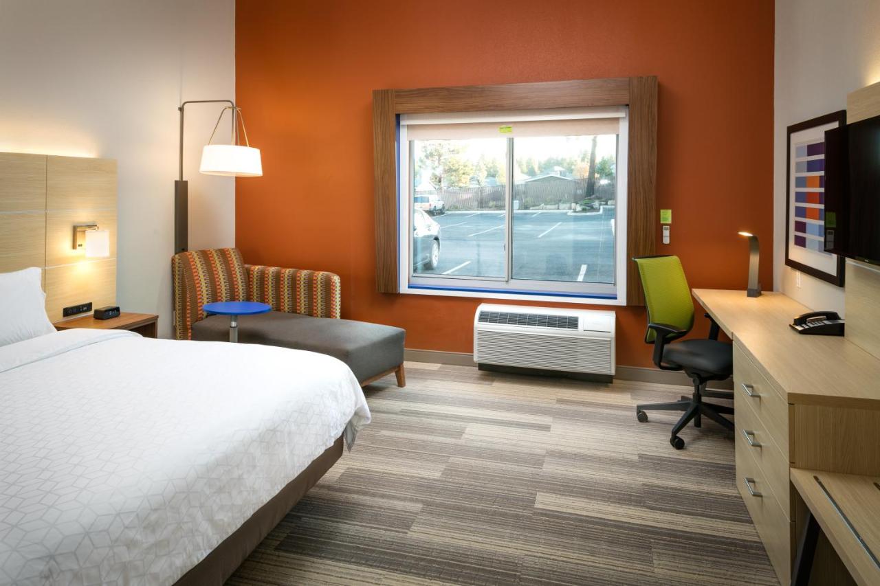 King Room - Mobility Access/Roll in Shower - Non-Smoking at Holiday Inn Express & Suites Bend South by IHG