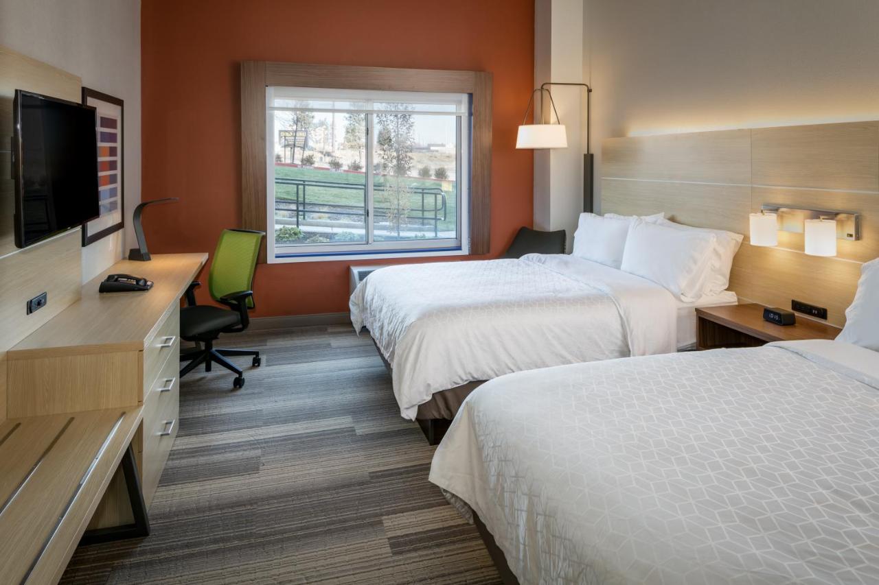 Queen Room with Two Queen Beds - Non-Smoking at Holiday Inn Express & Suites Bend South by IHG
