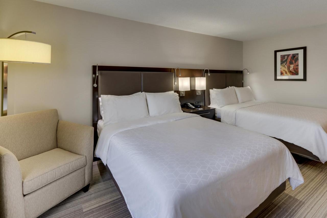  | Holiday Inn Express Hotel & Suites Dayton-Centerville