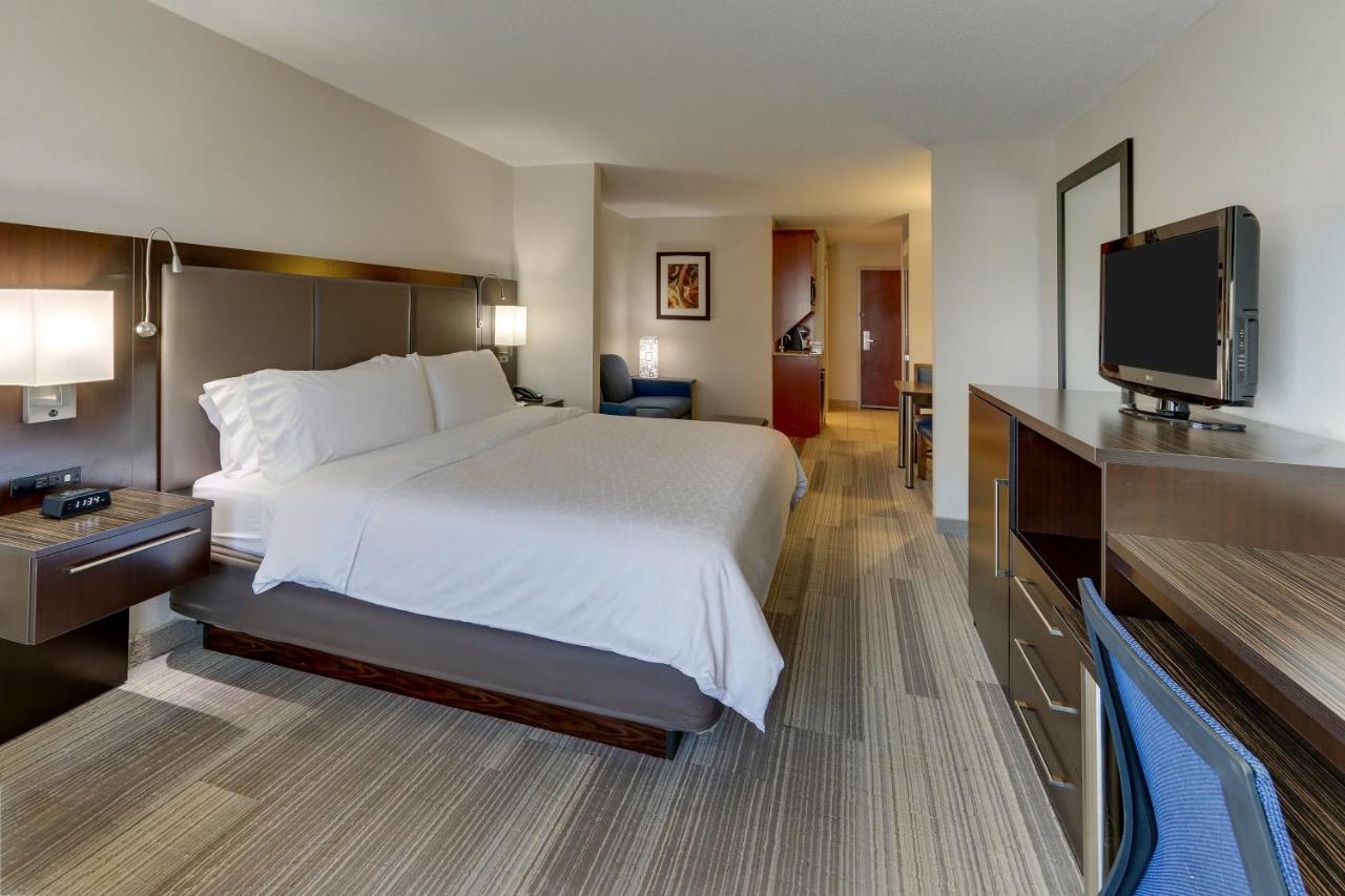 King Suite - Non-Smoking at Holiday Inn Express Hotel & Suites Dayton-Centerville by IHG