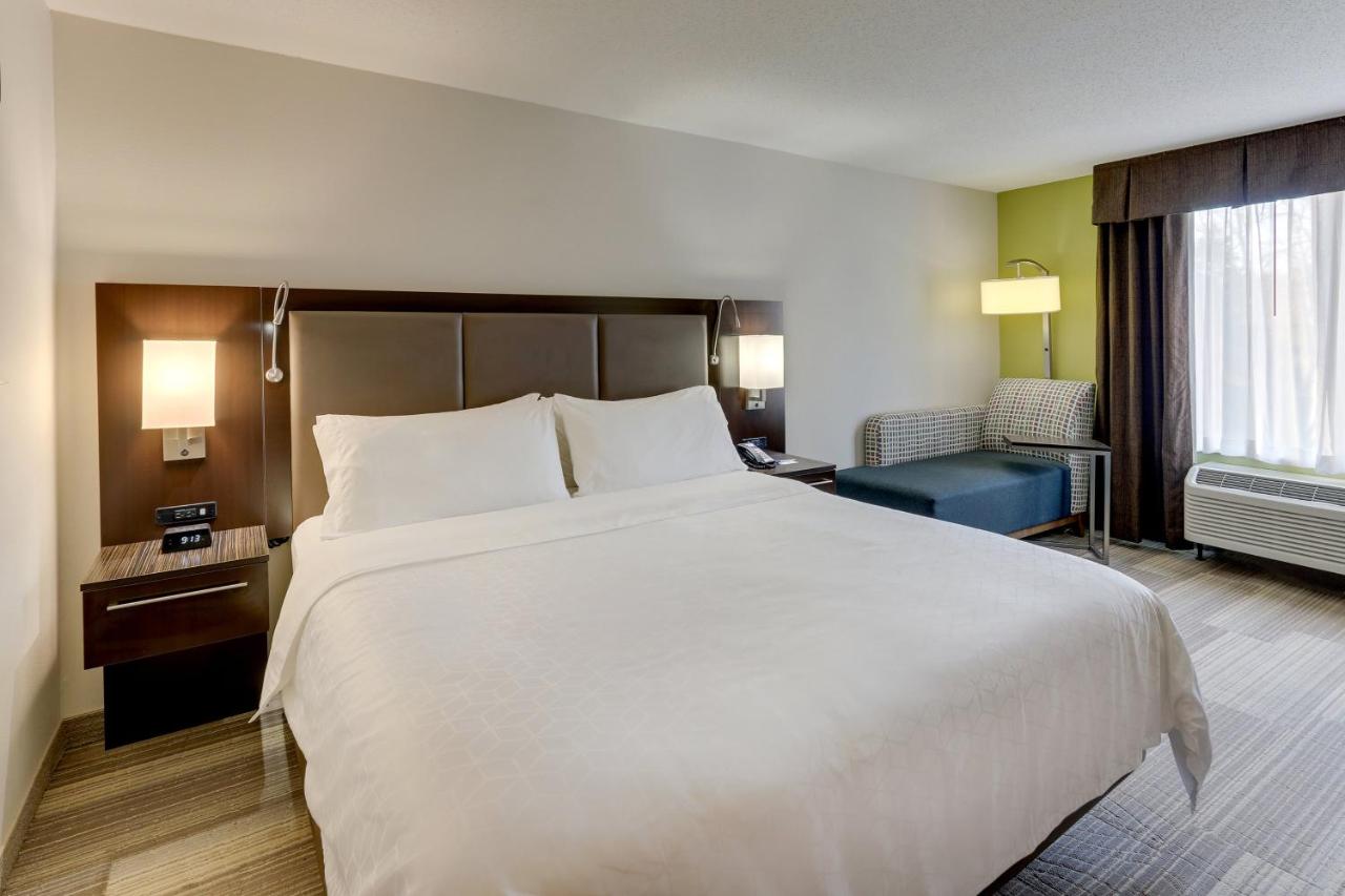 King Room at Holiday Inn Express Hotel & Suites Dayton-Centerville by IHG