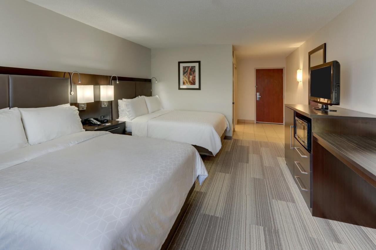 Queen Room with Two Queen Beds at Holiday Inn Express Hotel & Suites Dayton-Centerville by IHG