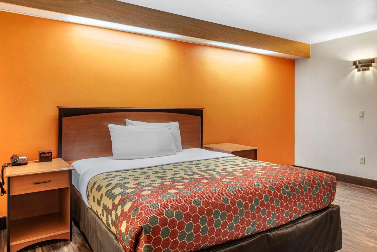 King Room - Non-Smoking at Econo Lodge North Academy