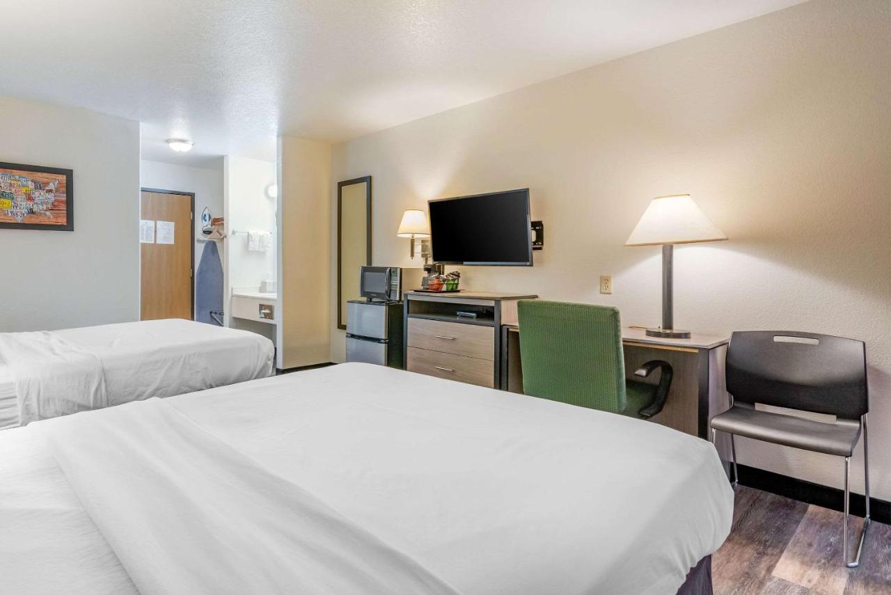 Queen Room with Two Queen Beds - Non-Smoking at Econo Lodge Pueblo North