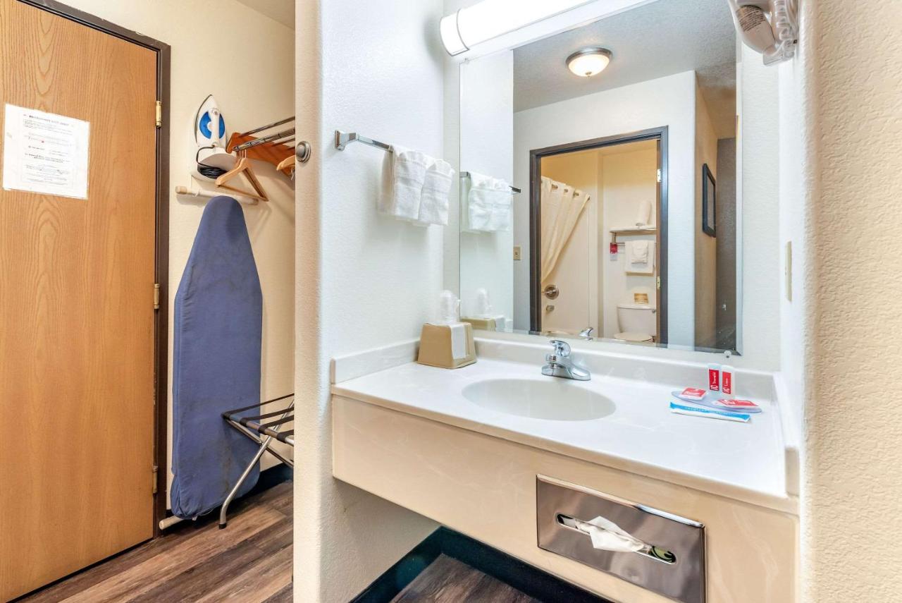 Queen Room with Two Queen Beds - Non-Smoking at Econo Lodge Pueblo North