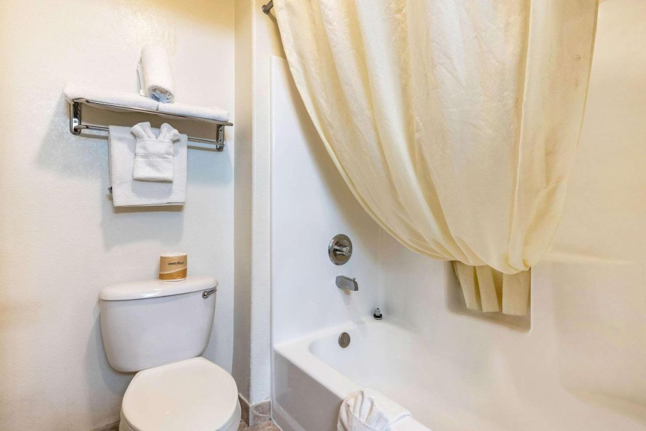 Queen Room with Two Queen Beds - Non-Smoking at Econo Lodge Pueblo North