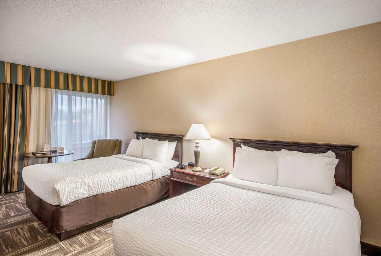 Double Room with Two Double Beds - Non-Smoking/Pet Friendly at Clarion Inn Grand Junction