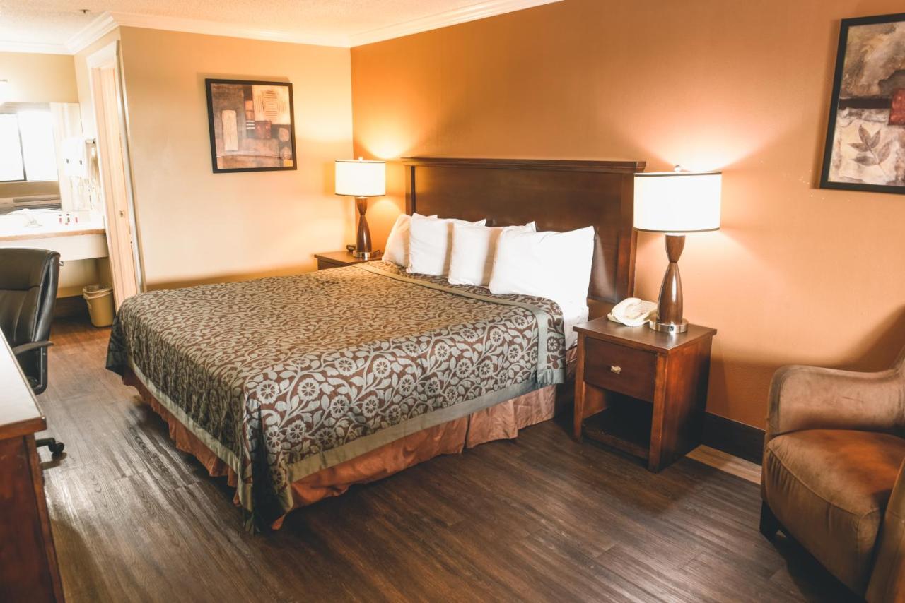King Room Non Smoking at Niwas Inn