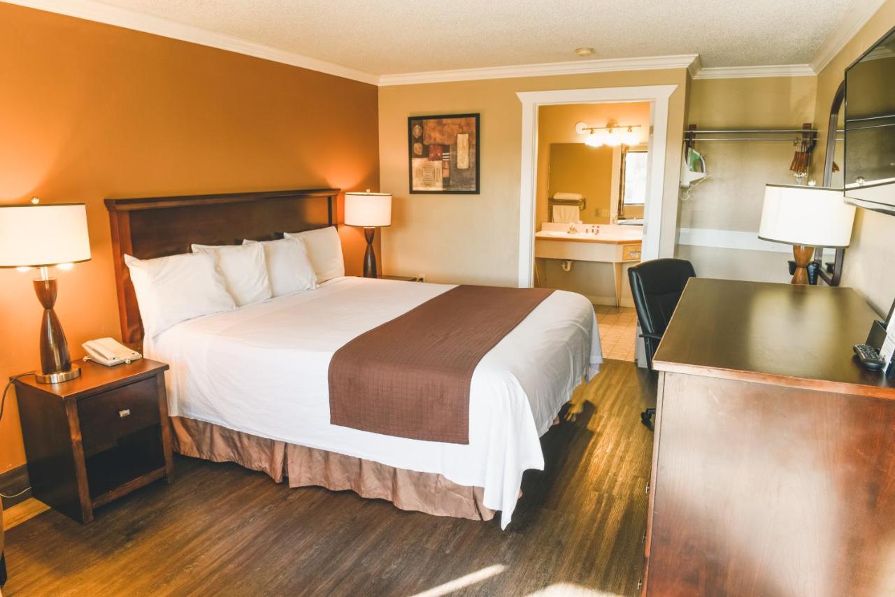 King Room Non Smoking at Niwas Inn