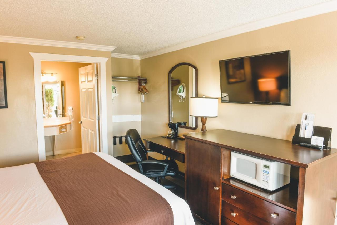 King Room Non Smoking at Niwas Inn