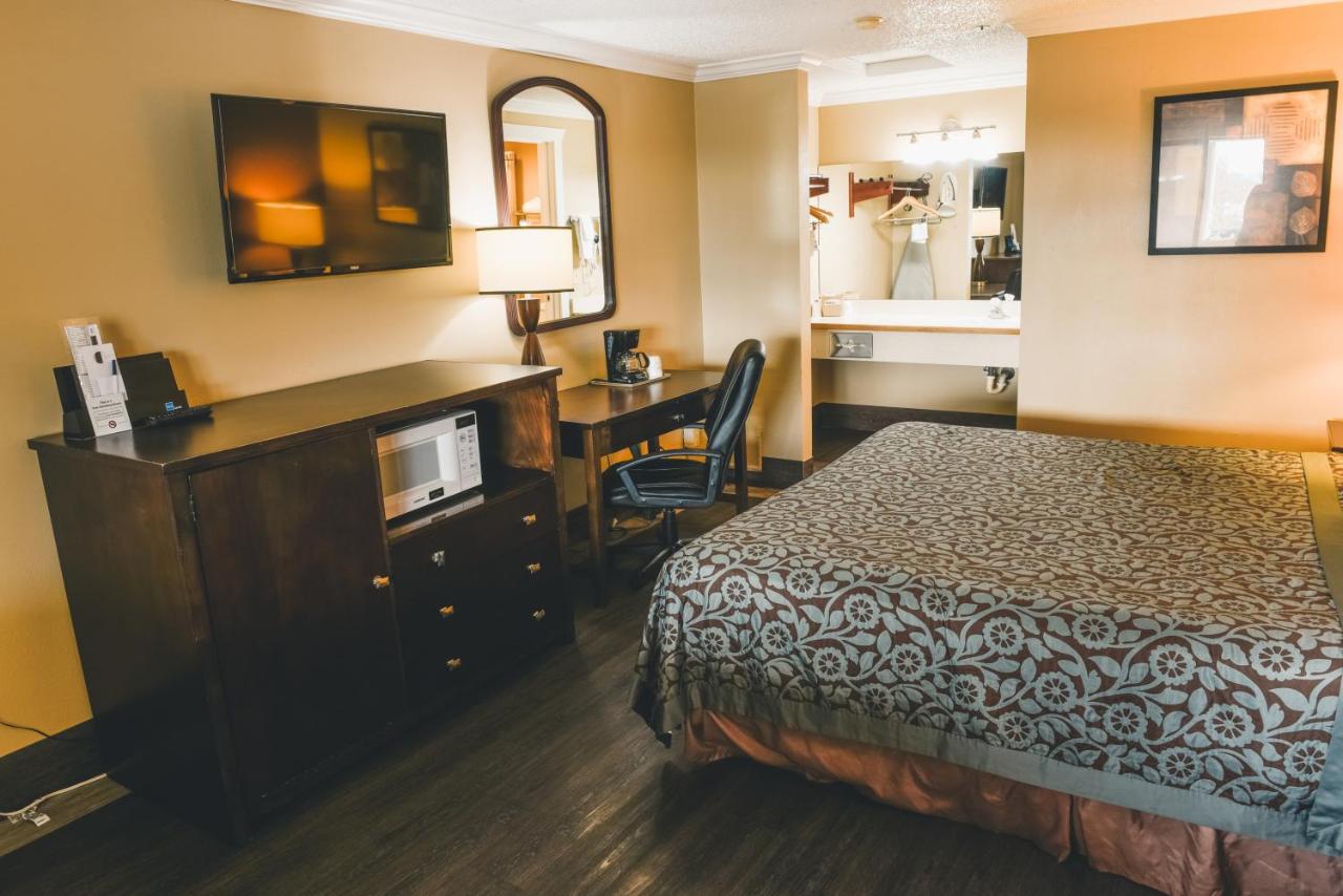 King Room Non Smoking at Niwas Inn