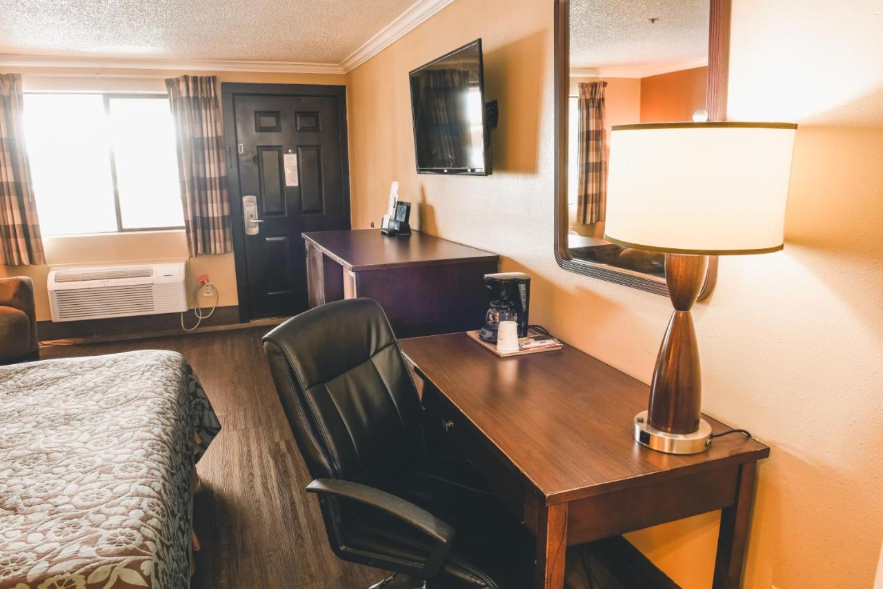 King Room Non Smoking at Niwas Inn