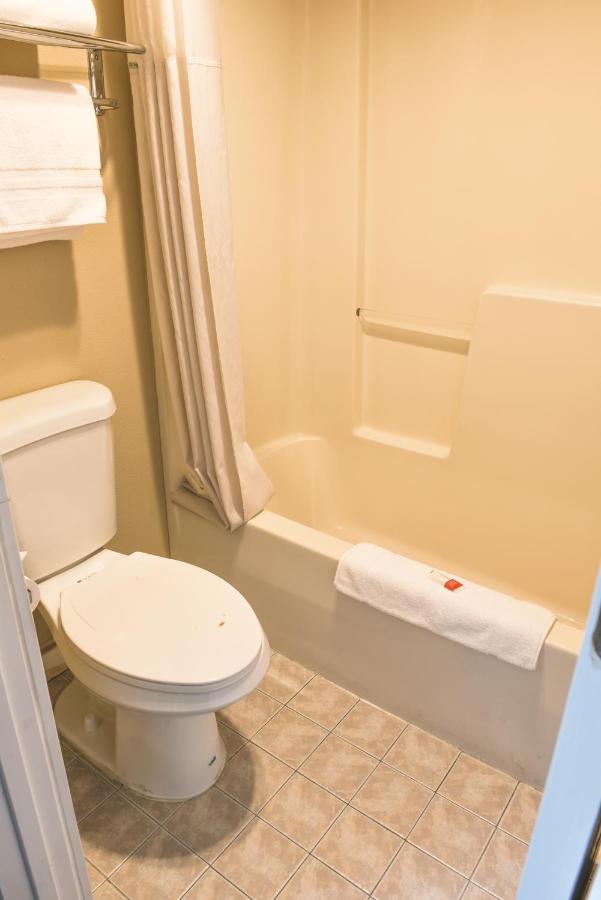 Queen Room - Smoking at Niwas Inn