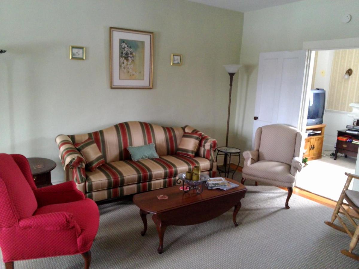  | The 1810 Juliand House Bed & Breakfast
