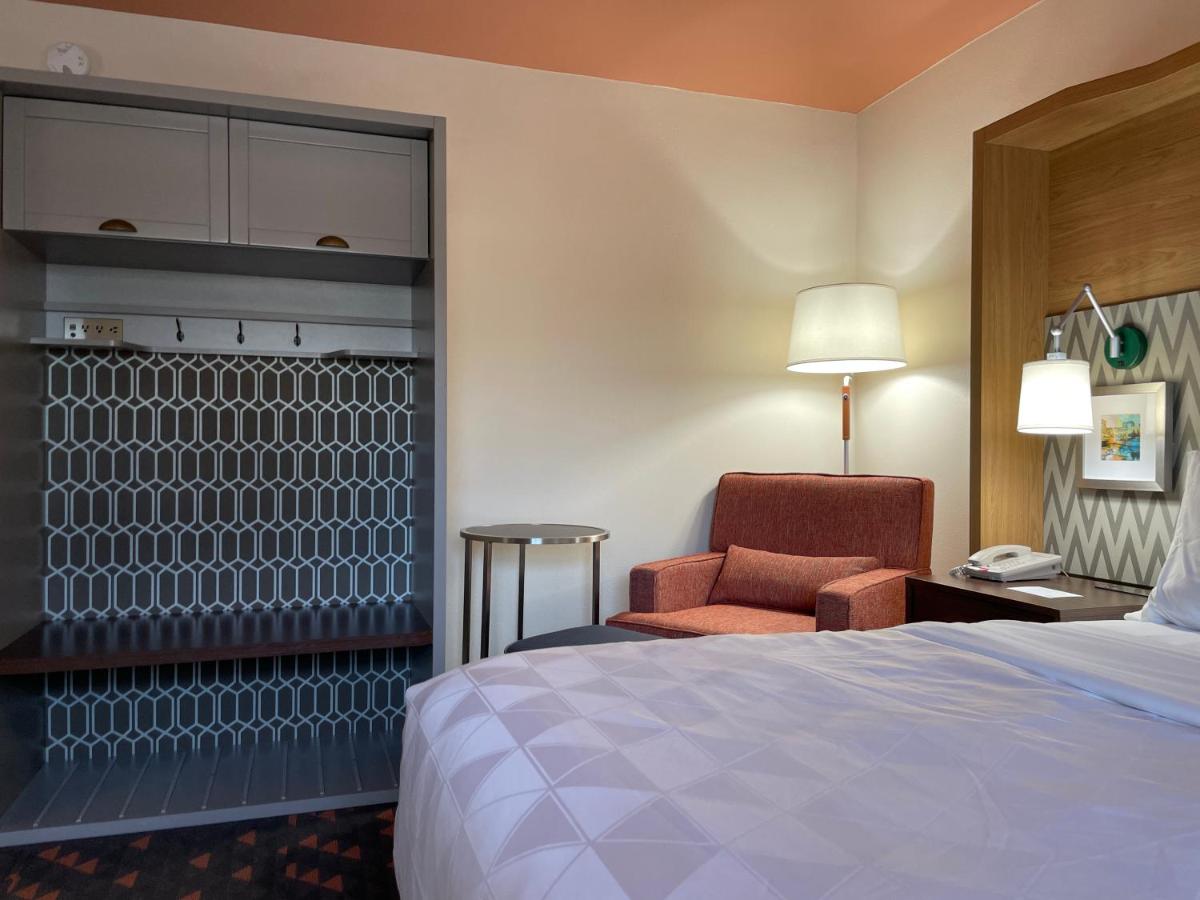 King Room at Holiday Inn Bangor by IHG