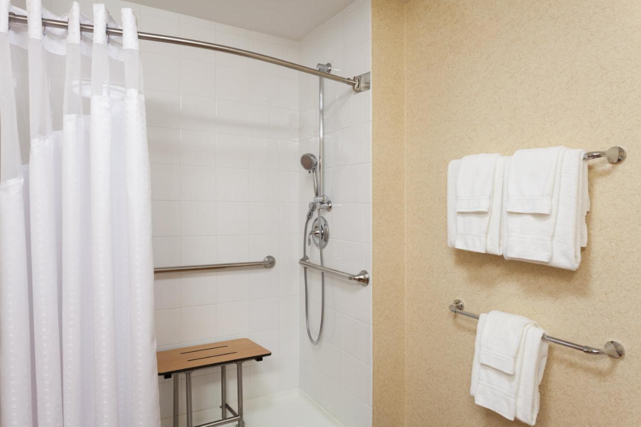 King Room - Hearing Accessible - Roll-in Shower at Holiday Inn Bangor by IHG