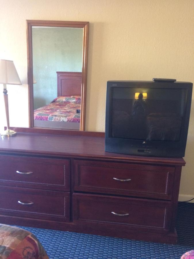 | Rest Inn - Extended Stay, I-40 Airport, Wedding & Event Center