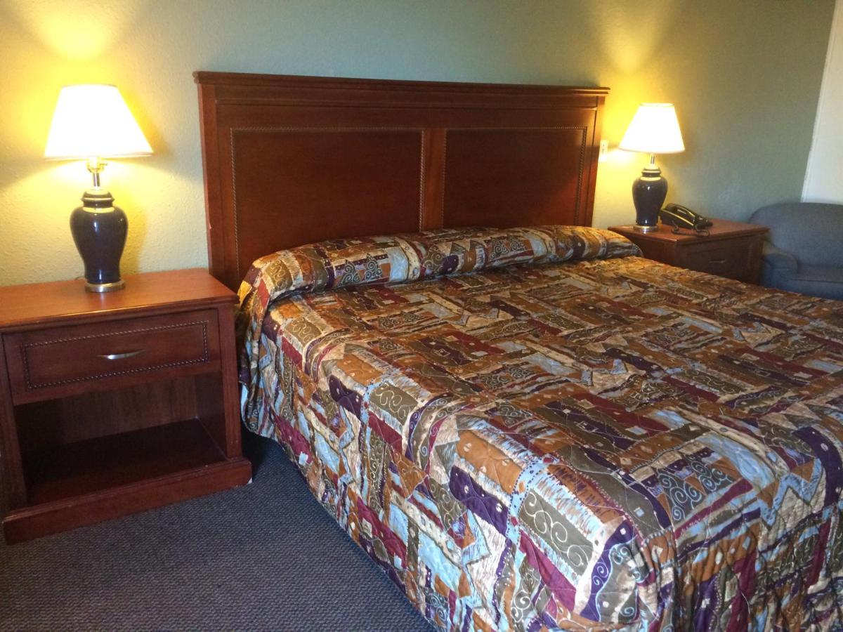 | Rest Inn - Extended Stay, I-40 Airport, Wedding & Event Center