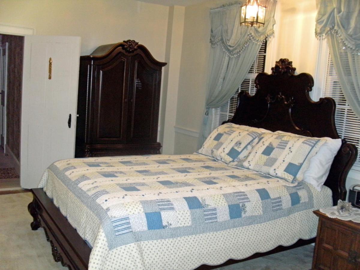 | The 1810 Juliand House Bed & Breakfast