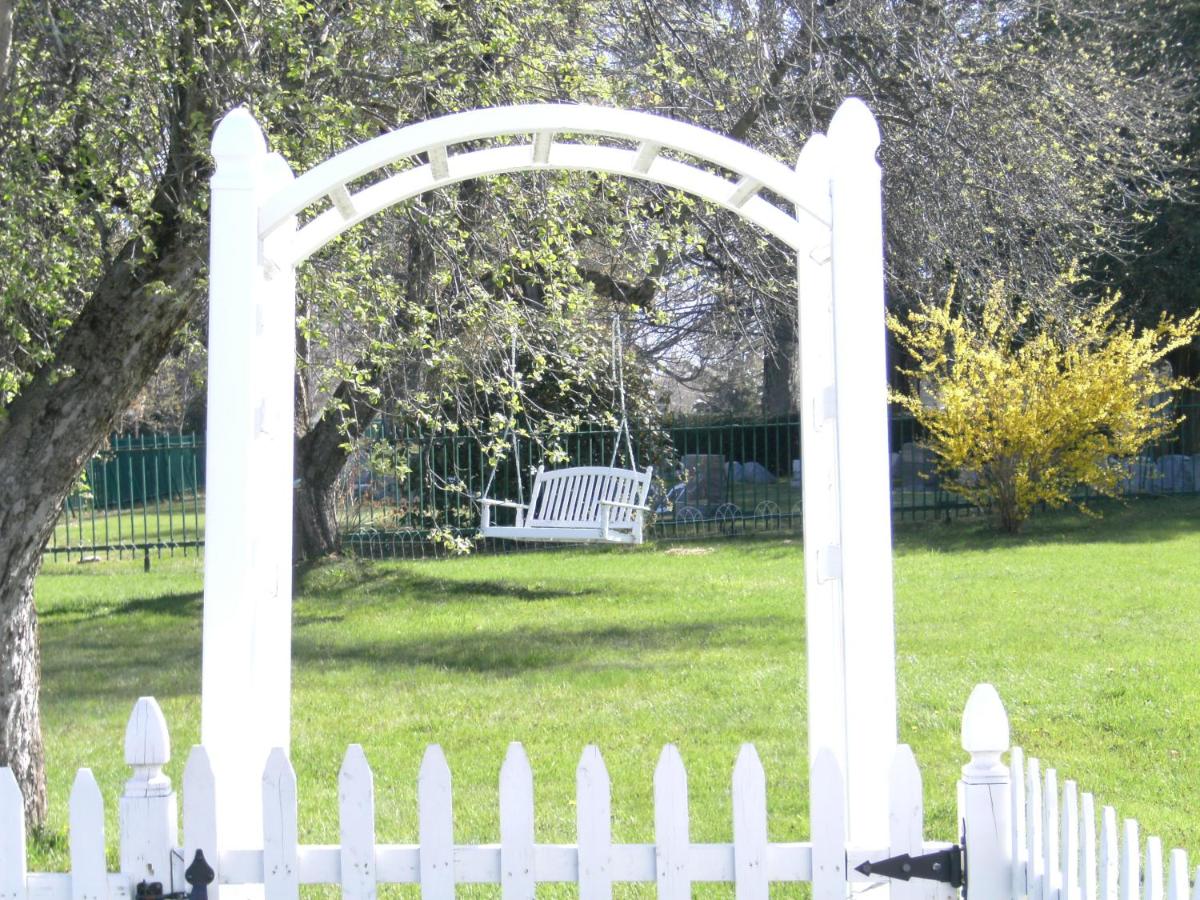 | The 1810 Juliand House Bed & Breakfast