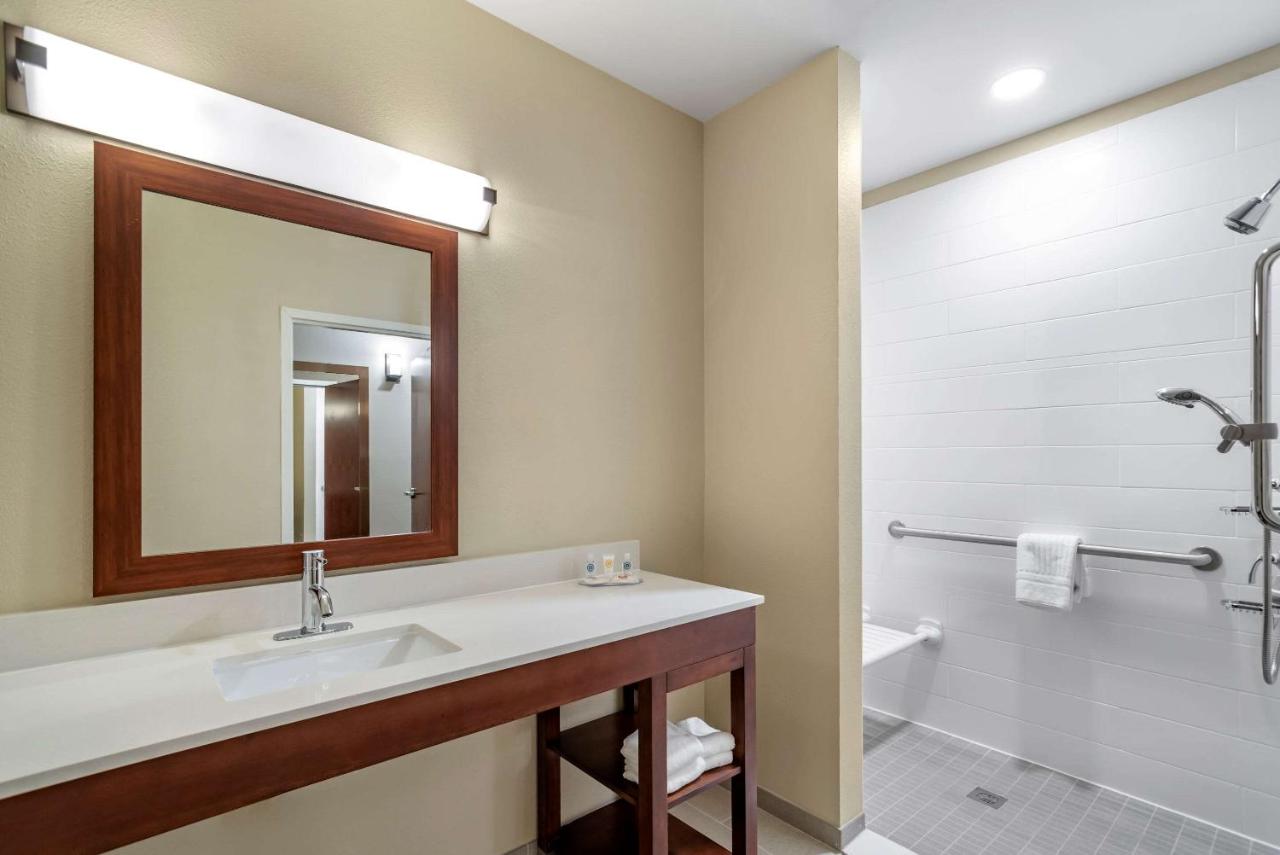 King Room - Accessible/Non-Smoking at Comfort Inn & Suites Winchester